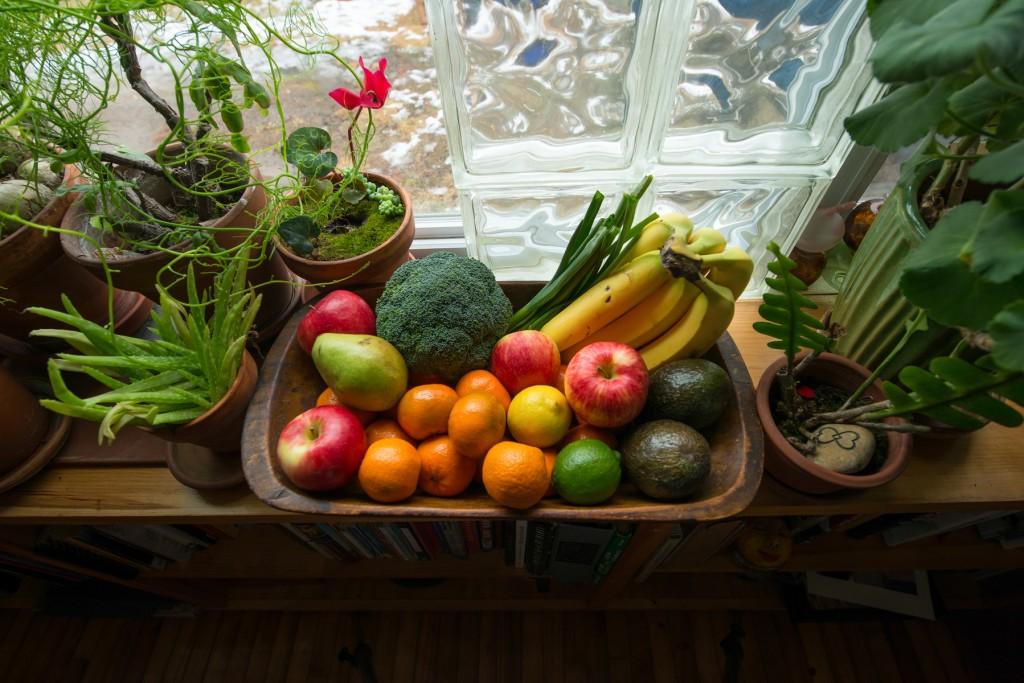 一碗水果和蔬菜